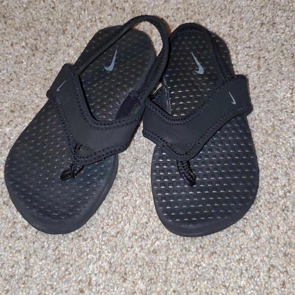 Euc toddler nike flip flop